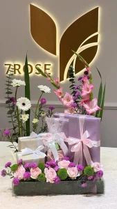Very cute decoration of gifts and flowers to offer. - Copie
