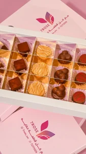 white box of chocolates. praline vanilla copie.webp